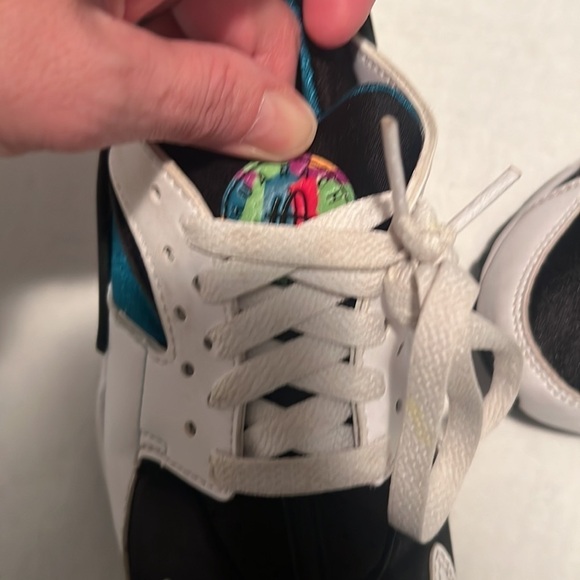 Nike Huaraches Nike youth 5 shoes. - Picture 4 of 7